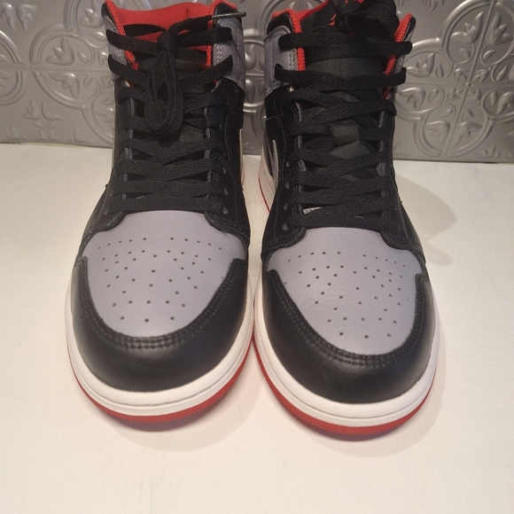 Air Jordan 1 Retro Mid “BRED SHADOW” Size 11.5 Black Red & Gray - Picture 2 of 6